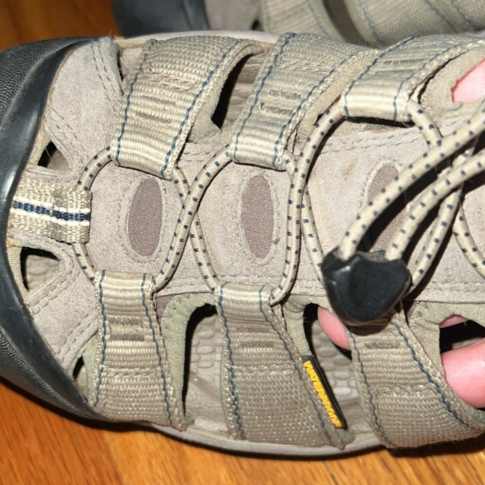 Gently worn men’s Keens - Picture 10 of 13